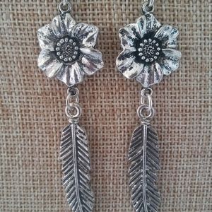 SILVER FLOWER EARRINGS